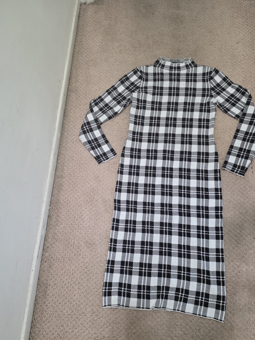 Taylor Black and White Plaid Long Sleeve Midi Dress